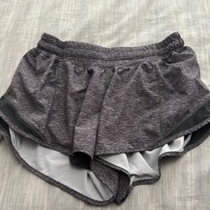 Lulu lemon 2.5 hotty hot shorts